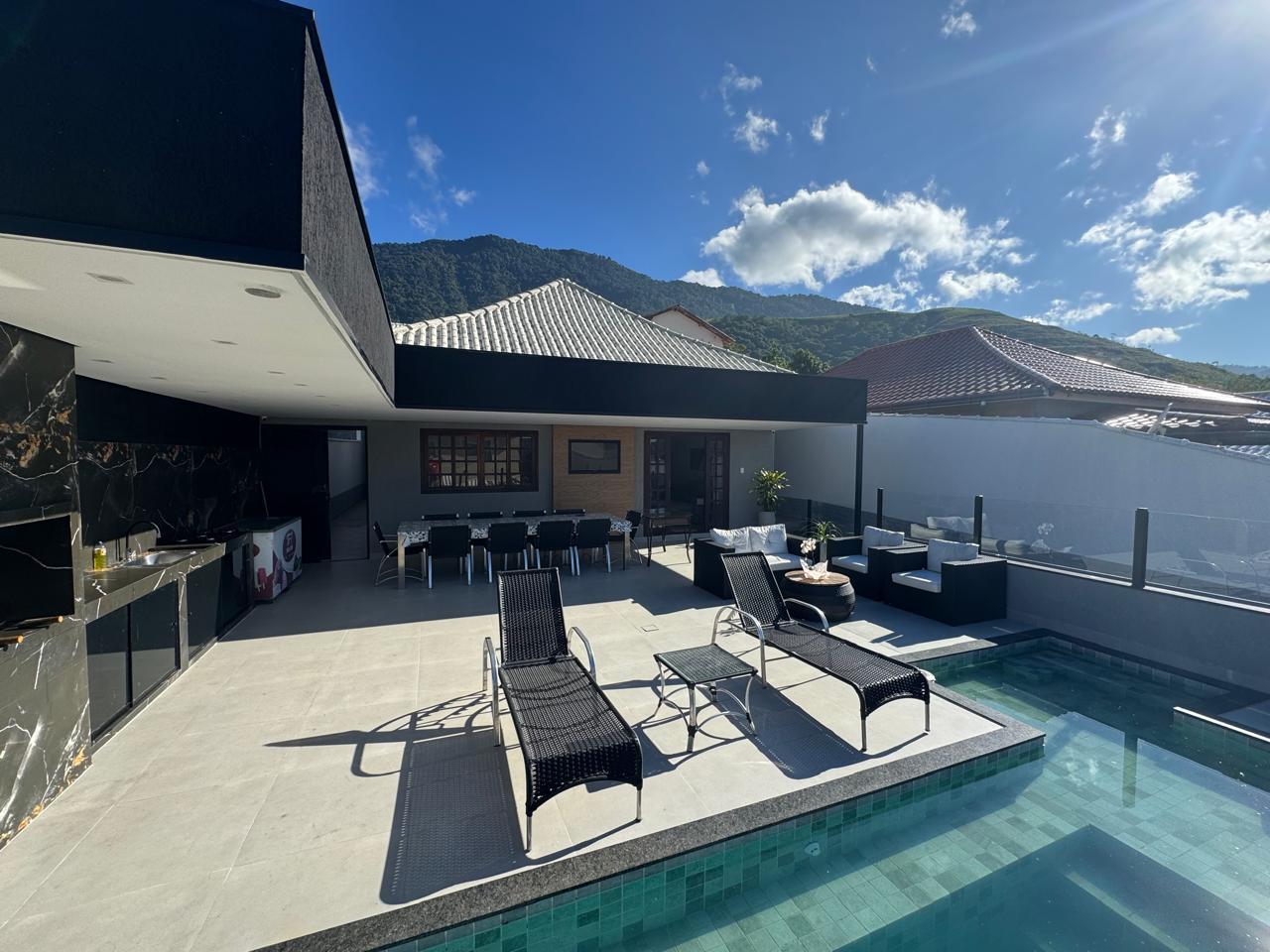 Piscina de alto padrão em casa à venda em Itacuruçá