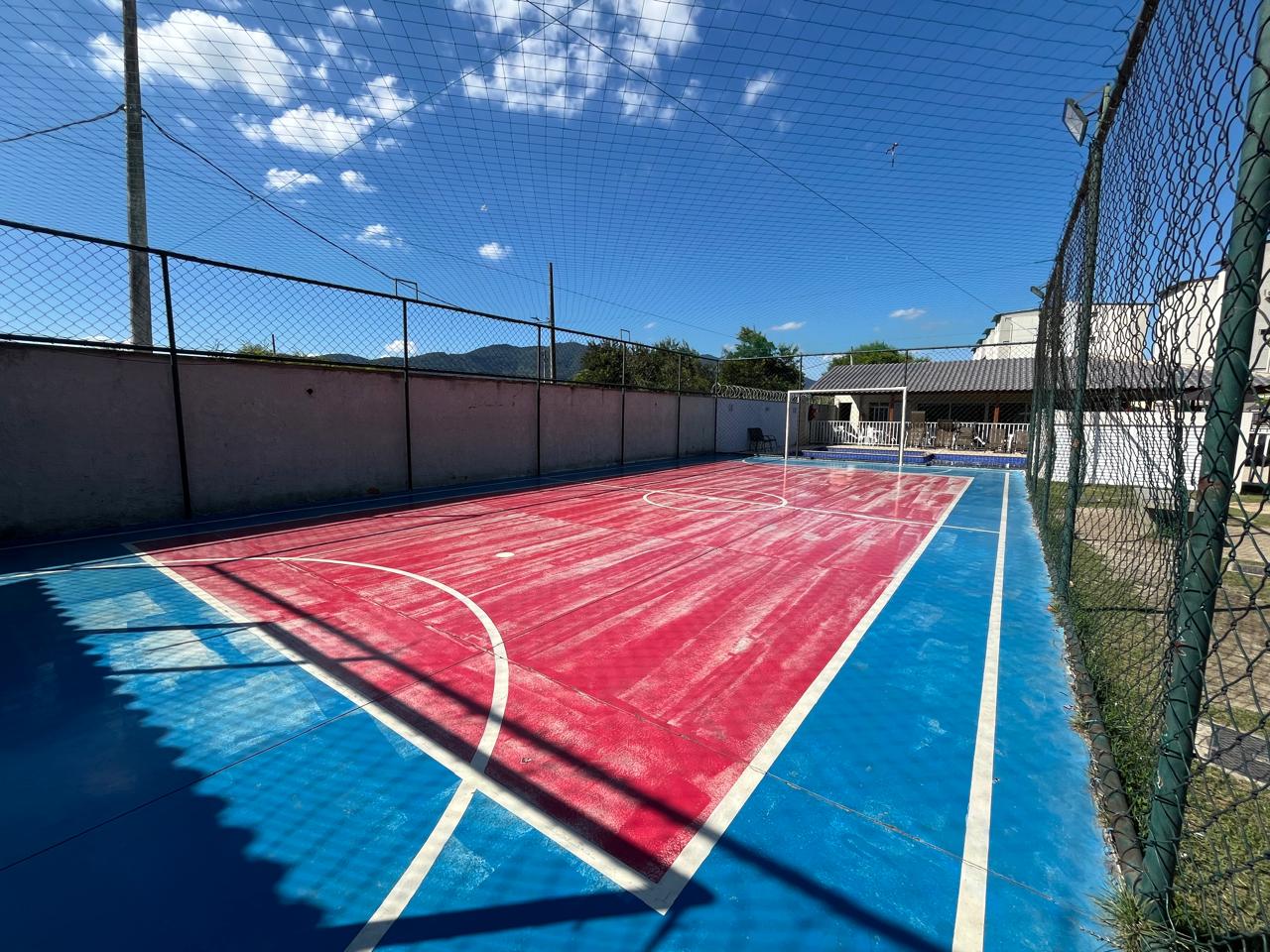 Quadra poliesportiva para prática de esportes